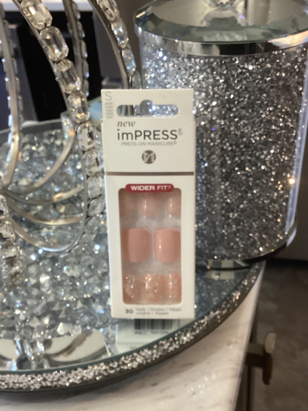 imPRESS Nude Pink Solid Nails with Glitter Accent Tips